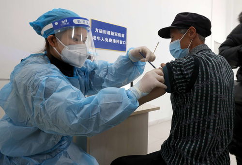 四問(wèn)老年人疫苗接種 疫情防控一線的調(diào)查與咨詢
